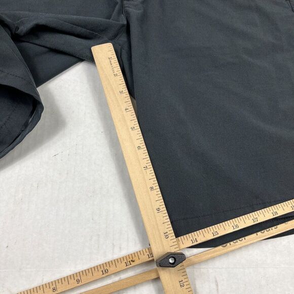 Travis Mathew Mens Golf Shorts Black Stretch Performance Pockets Zip Up Size 36 - Picture 4 of 8